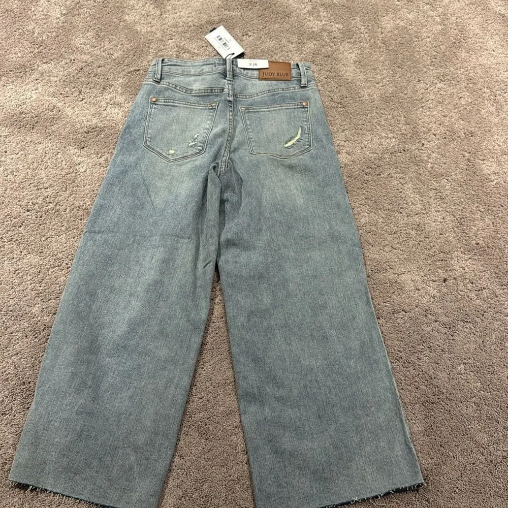 Judy blue! Tummy control mid rise wide leg crop with stretch! 3/26